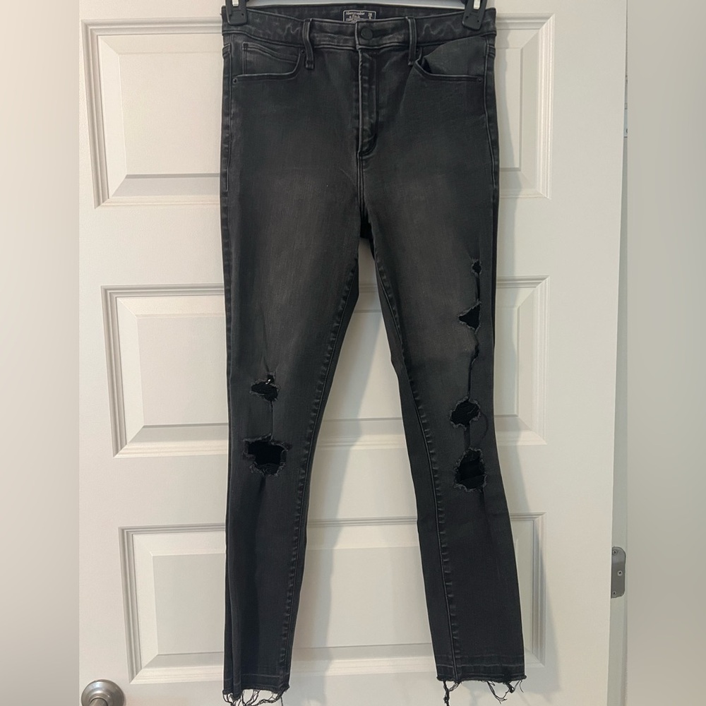 Abercrombie & Fitch Black Distressed High Rise Ankle Jeans